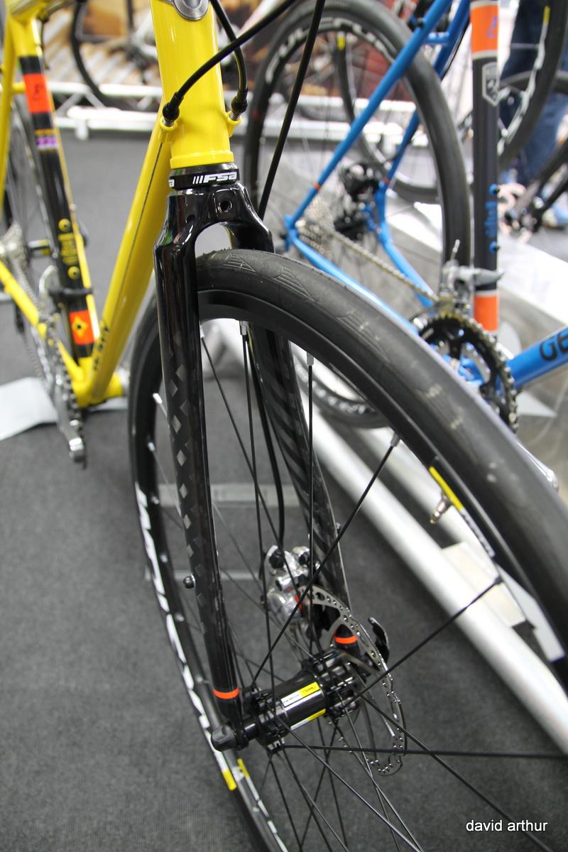 mavic aksium disc tubeless